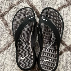 Women’s Nike flip flop